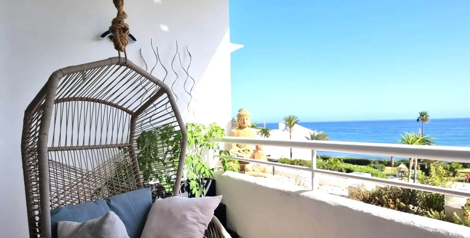 Sale of middle floor apartment in Mijas Costa 4