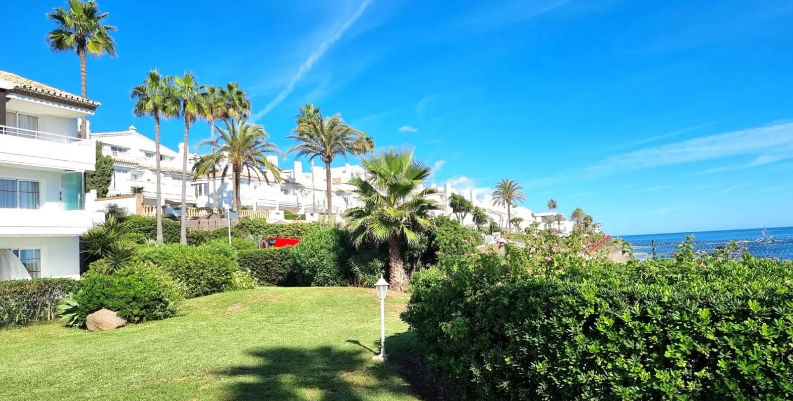 Sale of middle floor apartment in Mijas Costa 11