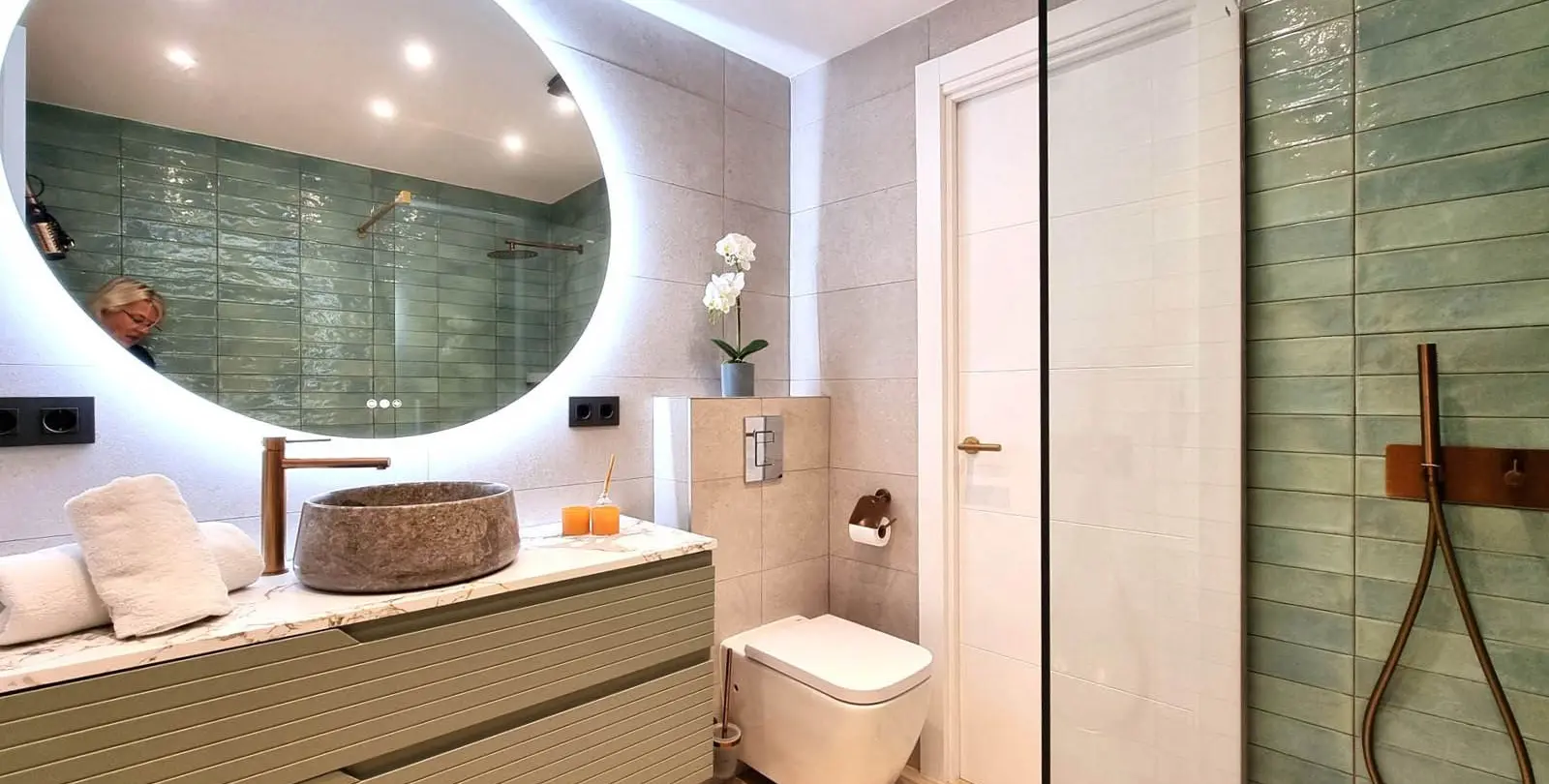 Sale of middle floor apartment in Mijas Costa 16