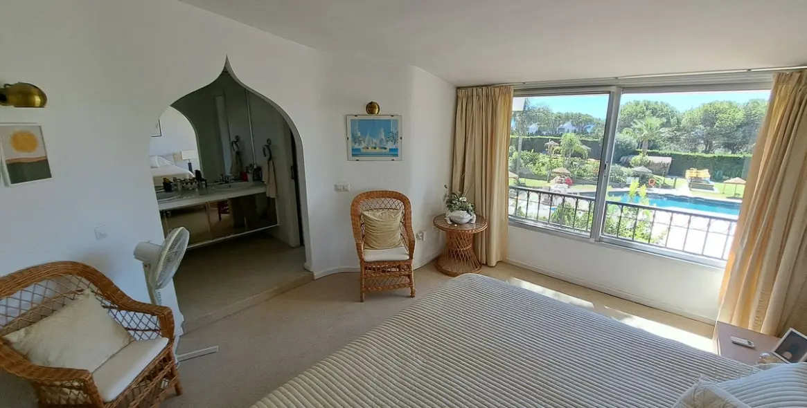 Продажа таунхауса в Miraflores 23