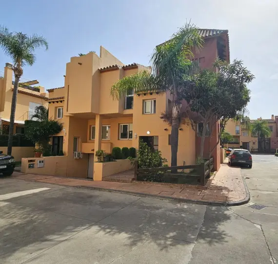 Продажа таунхауса в Nueva Andalucía