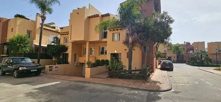 Продажа таунхауса в Nueva Andalucía 0