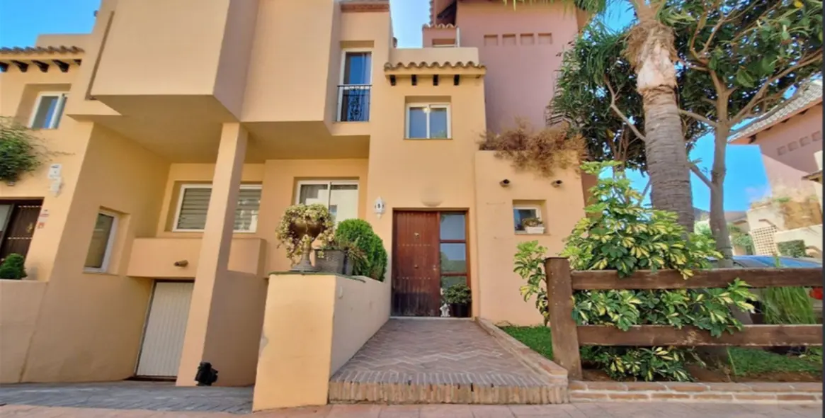 Продажа таунхауса в Nueva Andalucía 21