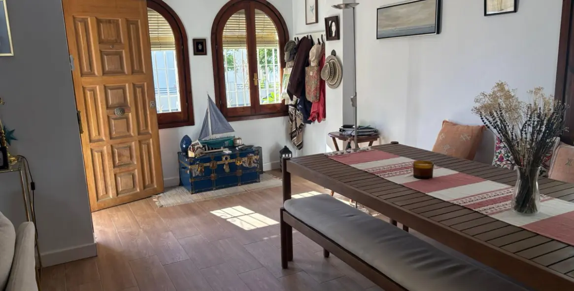 Продажа дома на две семьи в La Colina 2