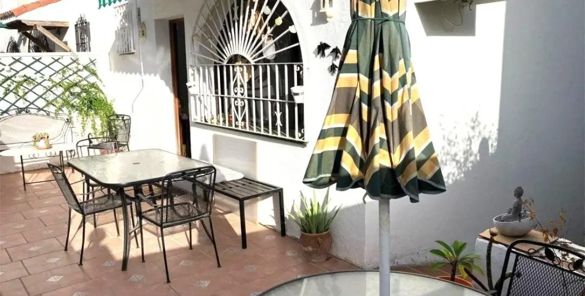 Продажа дома на две семьи в La Colina 4