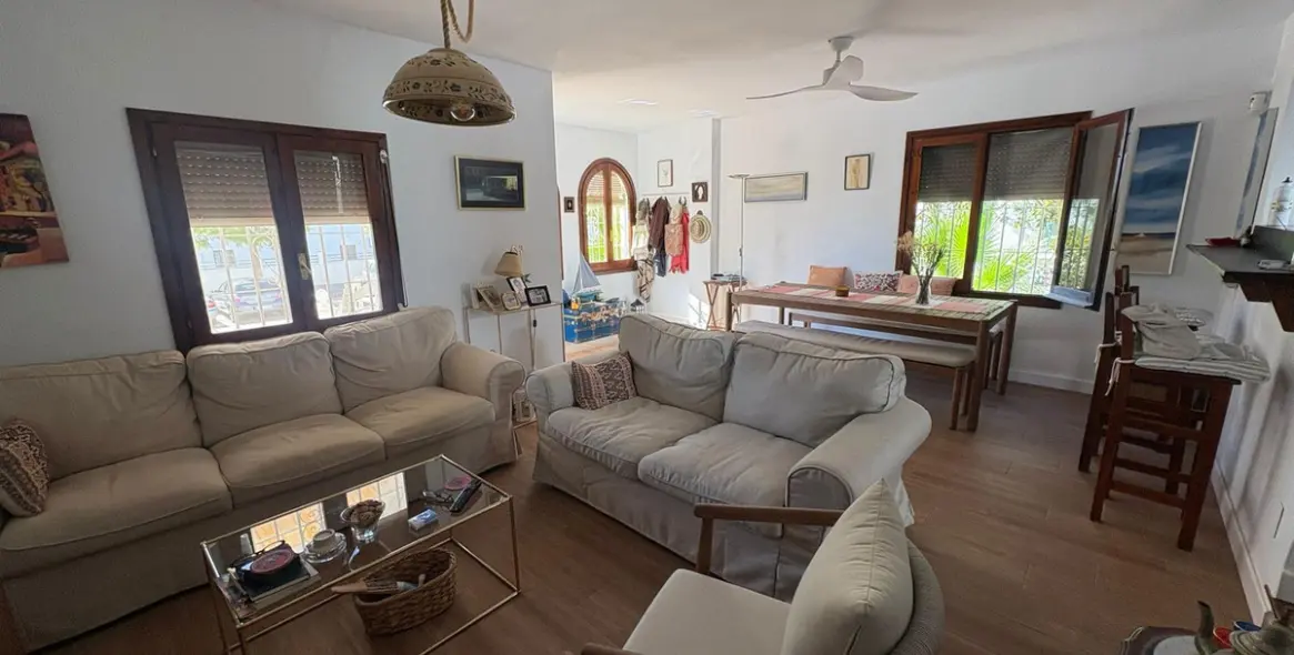 Продажа дома на две семьи в La Colina 6