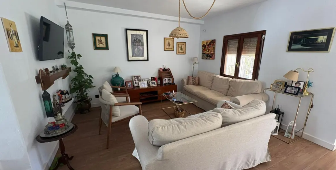 Продажа дома на две семьи в La Colina 7