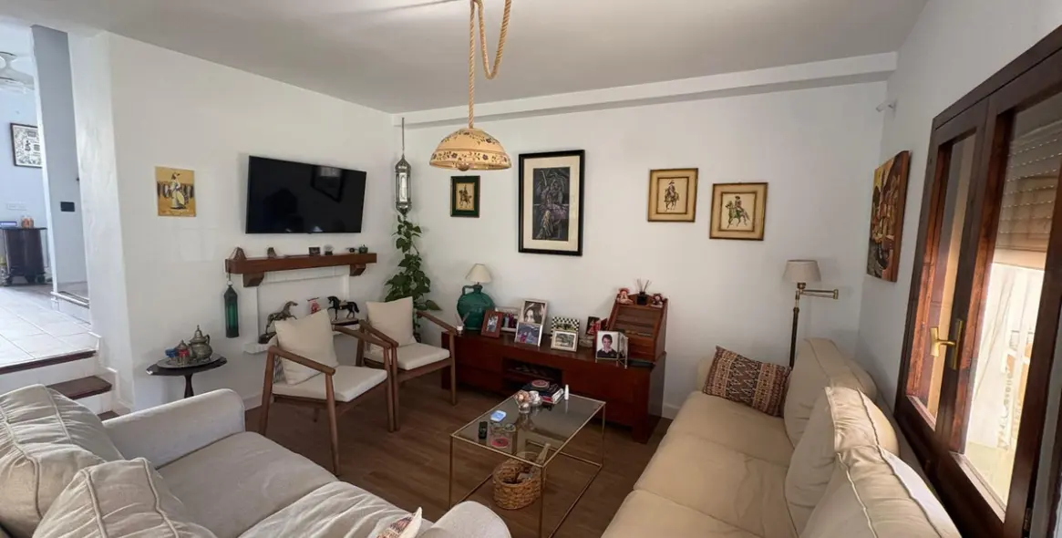 Продажа дома на две семьи в La Colina 8