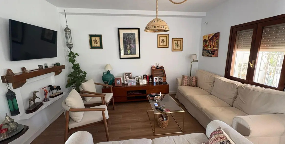 Продажа дома на две семьи в La Colina 13