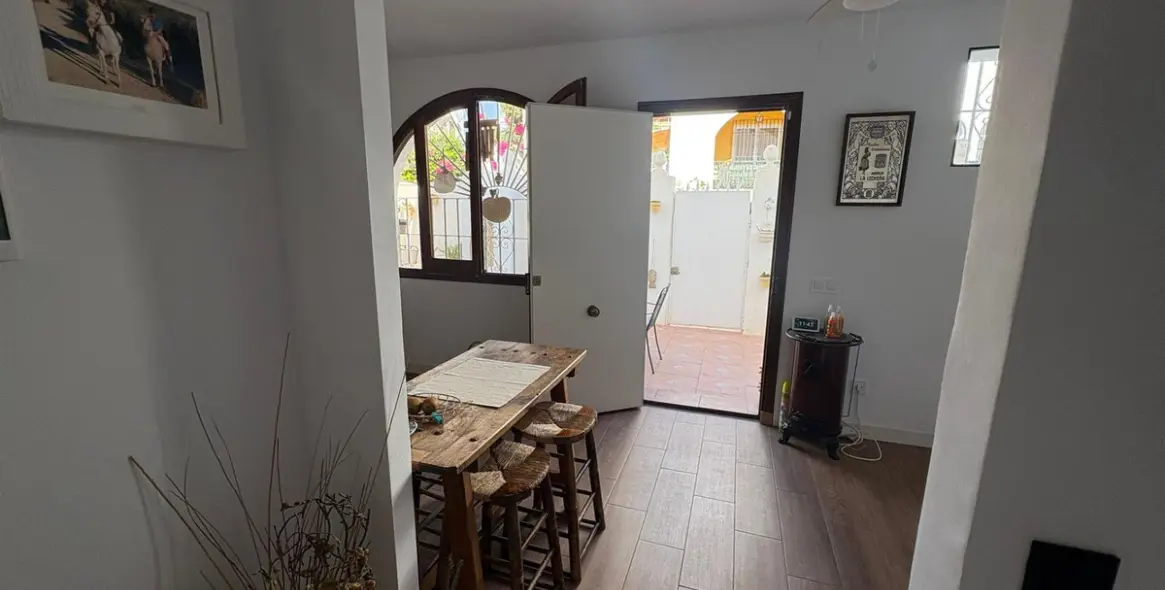 Продажа дома на две семьи в La Colina 14