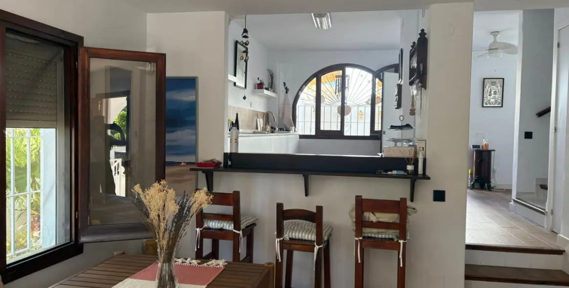 Продажа дома на две семьи в La Colina 15