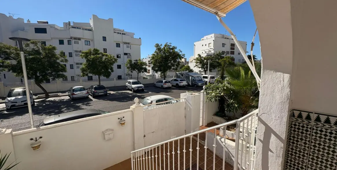 Продажа дома на две семьи в La Colina 28