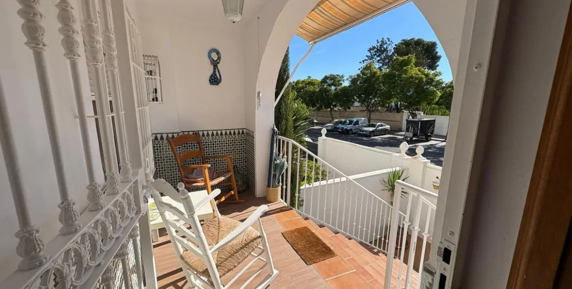 Продажа дома на две семьи в La Colina 29