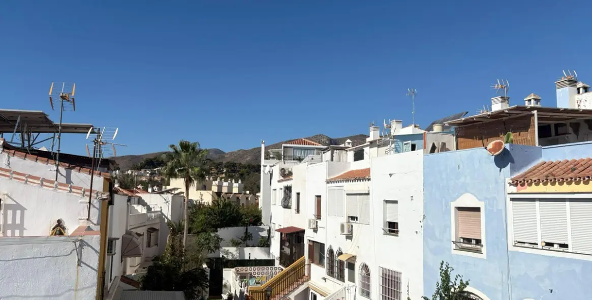 Продажа дома на две семьи в La Colina 41