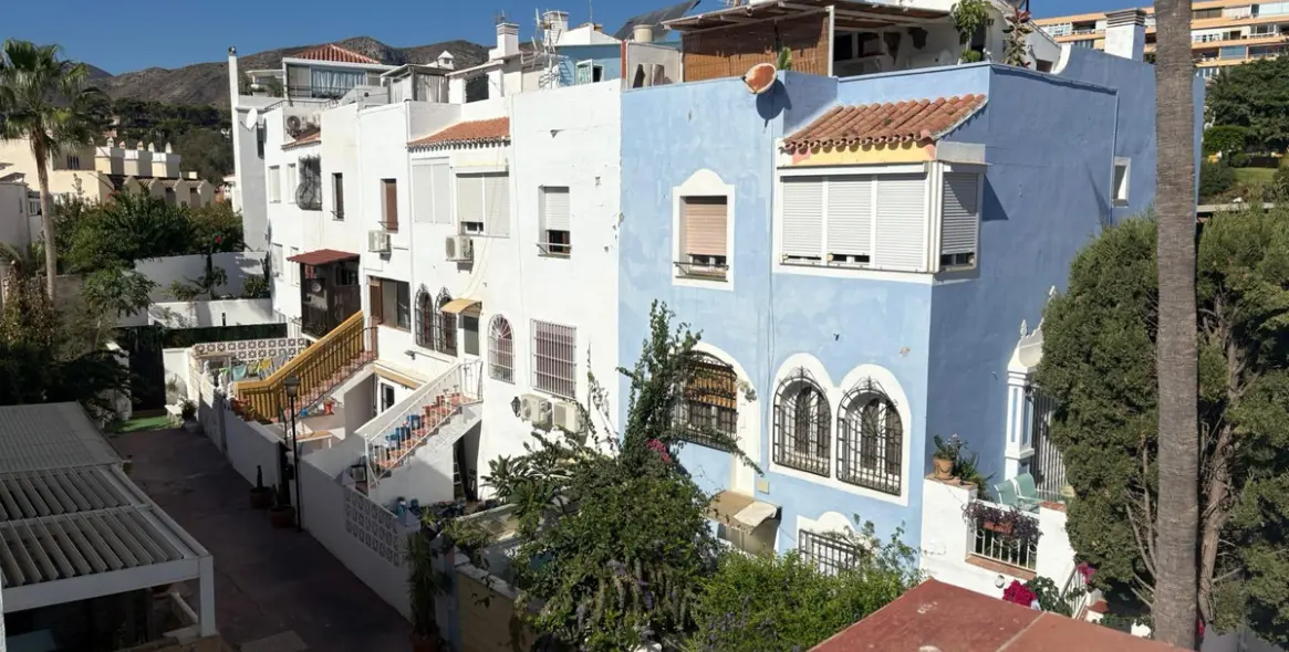 Продажа дома на две семьи в La Colina 43