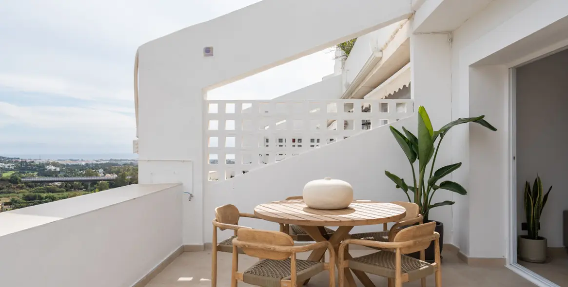 Sale of middle floor apartment in La Quinta 12