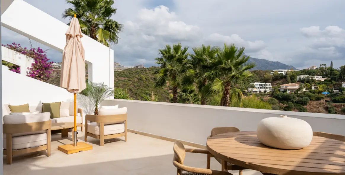 Sale of middle floor apartment in La Quinta 18