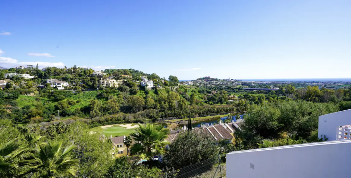 Sale of middle floor apartment in La Quinta 26