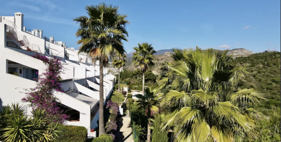 Sale of middle floor apartment in La Quinta 27