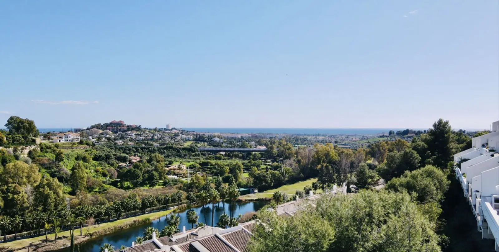 Sale of middle floor apartment in La Quinta 28