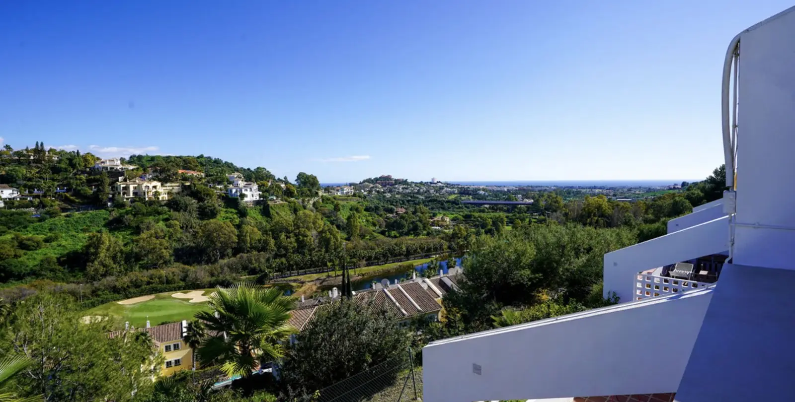 Sale of middle floor apartment in La Quinta 29