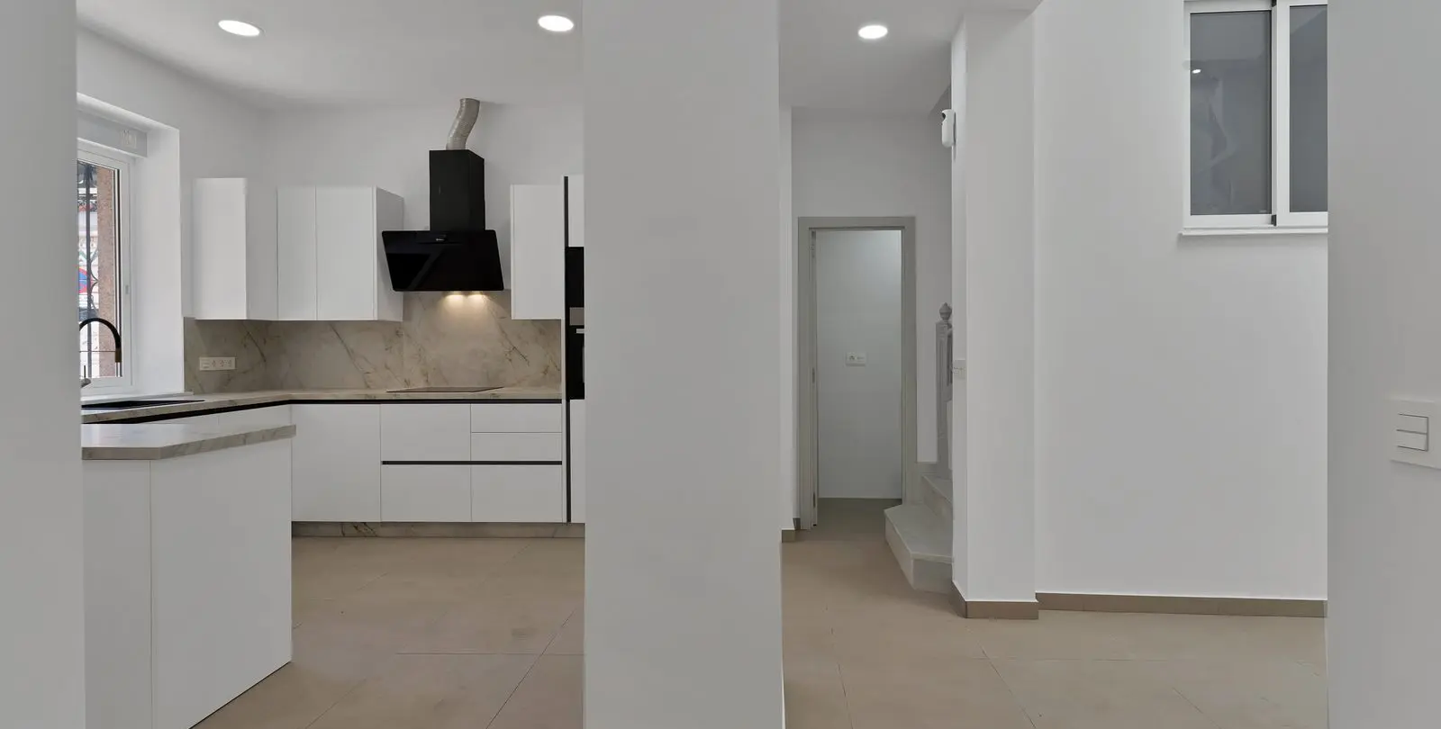Продажа дома на две семьи в Málaga Centro 28