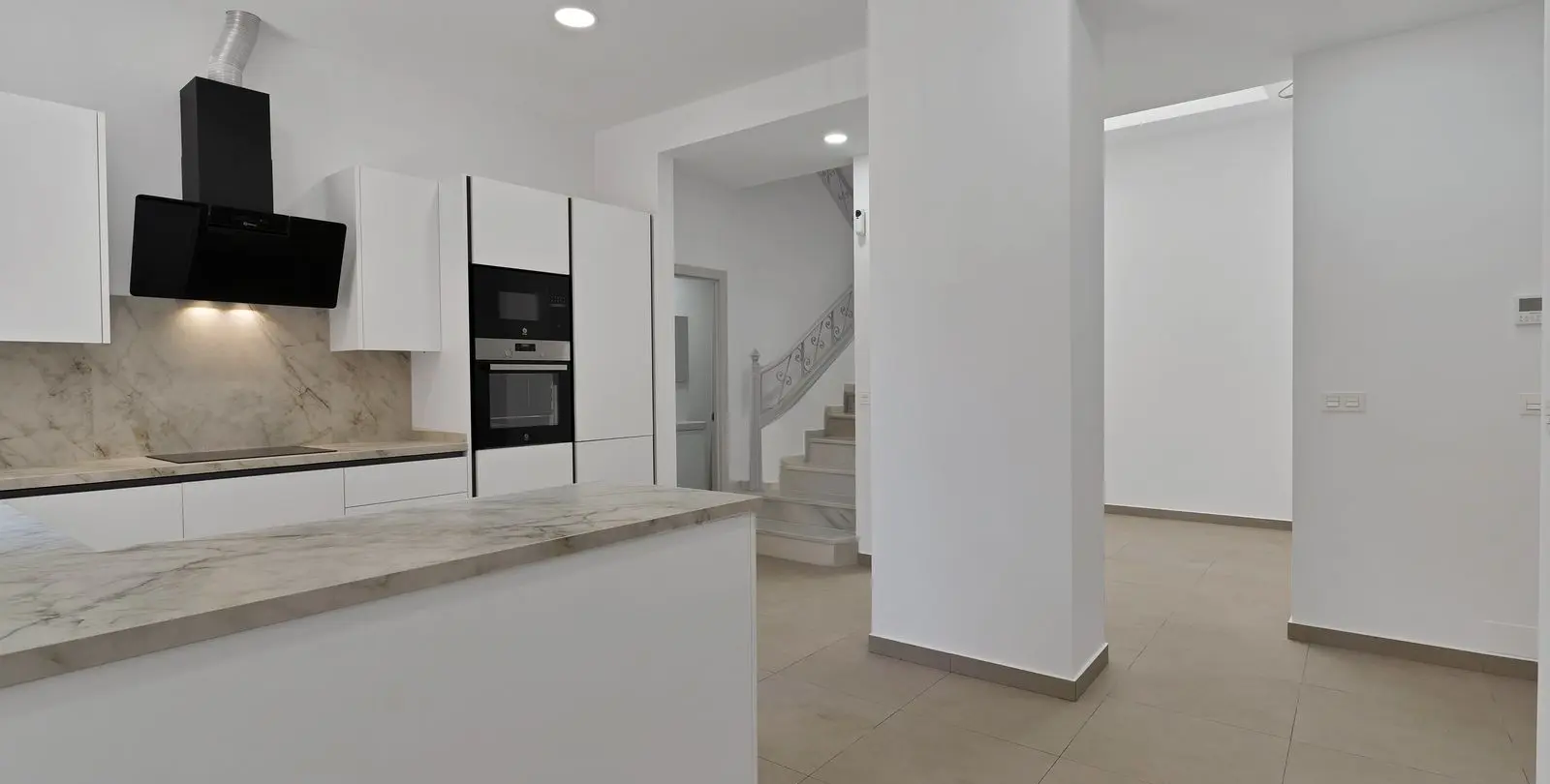 Продажа дома на две семьи в Málaga Centro 32