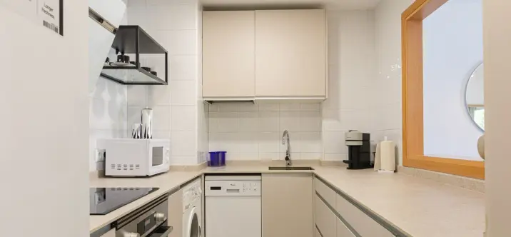 Venta de apartamento en planta media en Puerto Banús 0