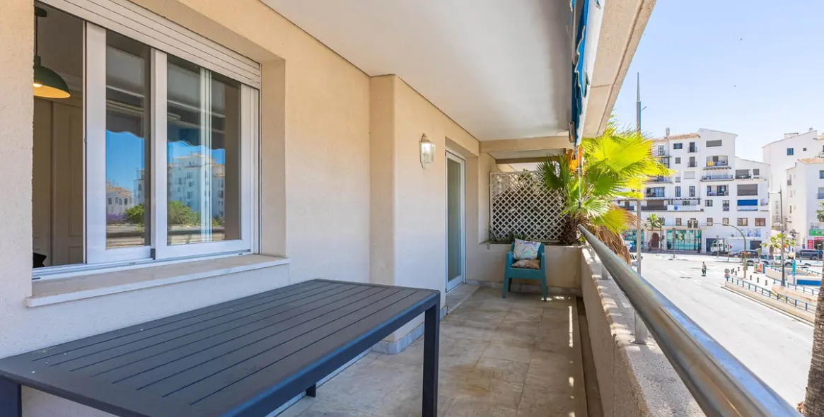 Venta de apartamento en planta media en Puerto Banús 7