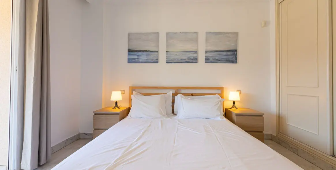 Venta de apartamento en planta media en Puerto Banús 10