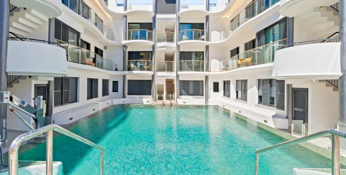 Venta de apartamento en planta media en Estepona (distrito Estepona) 1