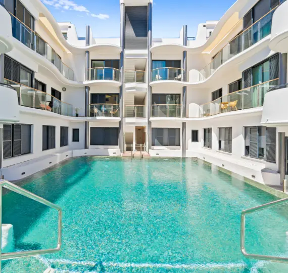 Apartamento en planta media R5213824