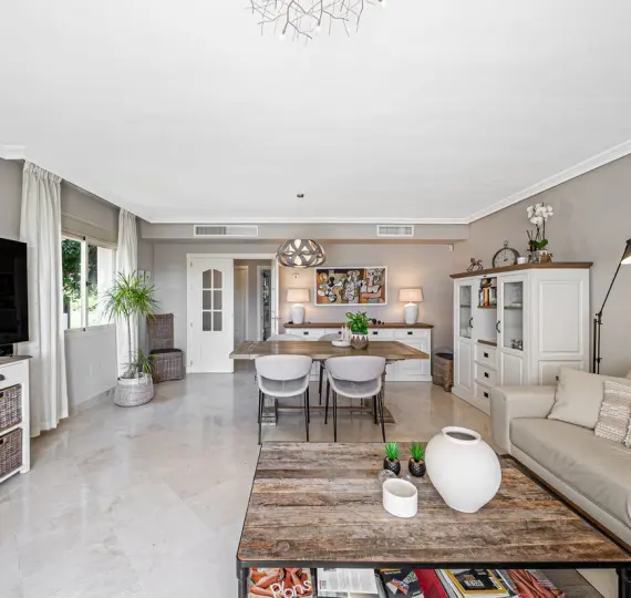 Sale of semi-detached house in Estepona