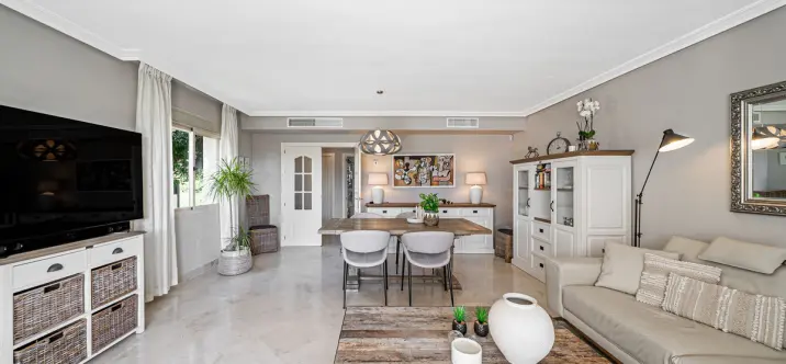 Sale of semi-detached house in Estepona 1