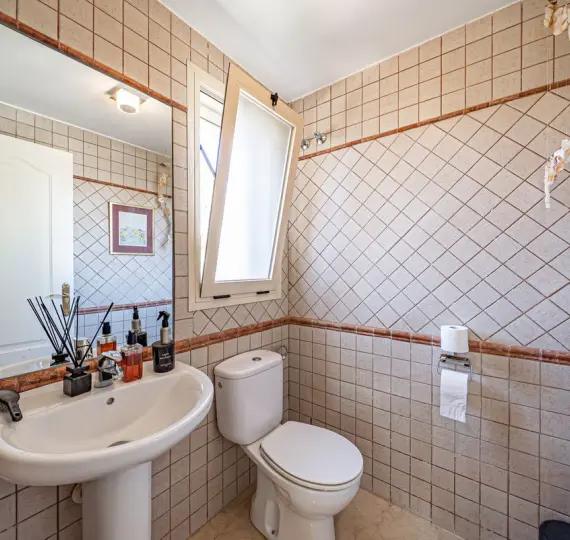 Sale of semi-detached house in Estepona