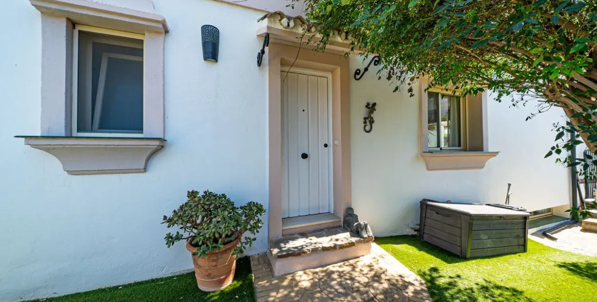 Sale of semi-detached house in Estepona 12