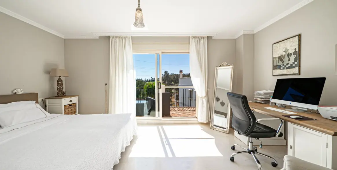 Sale of semi-detached house in Estepona 14