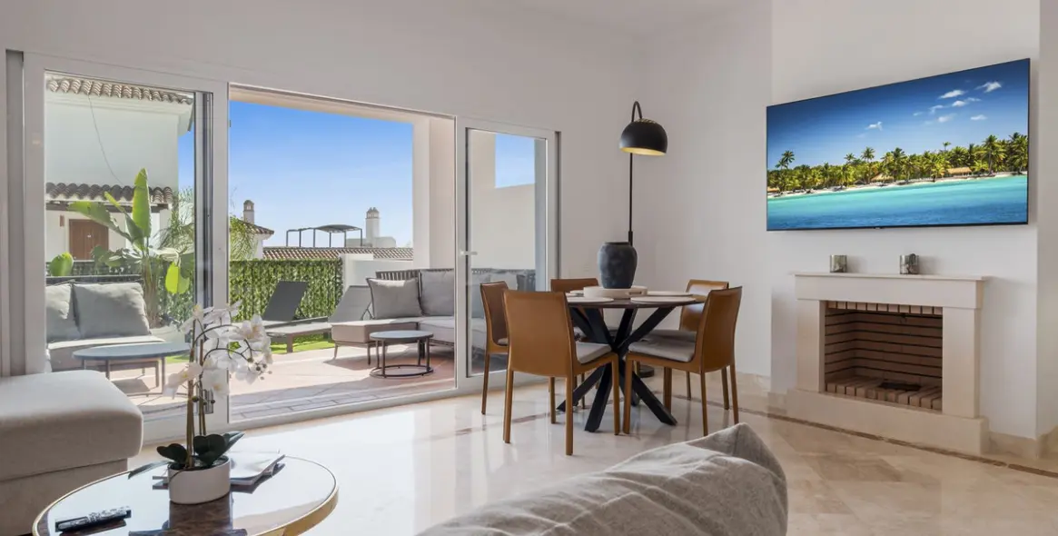 Sale of ground floor apartment in Benahavís 2