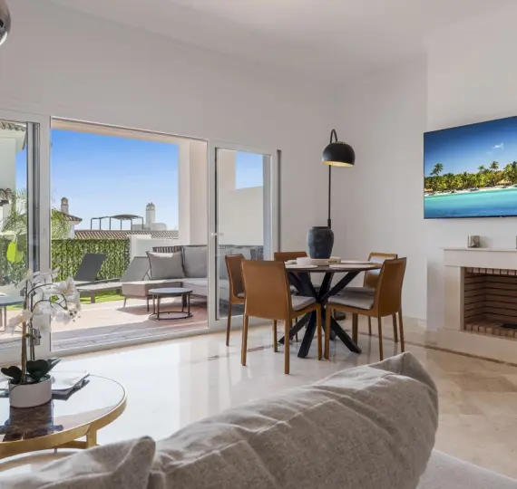 Sale of ground floor apartment in Benahavís