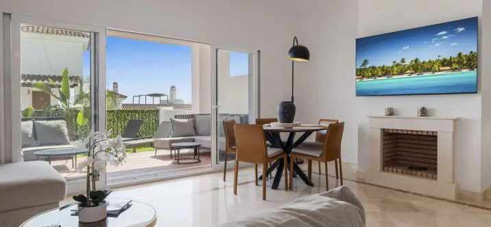 Sale of ground floor apartment in Benahavís 1