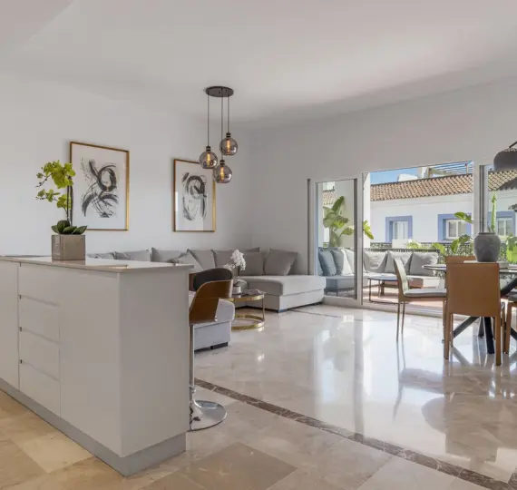 Sale of ground floor apartment in Benahavís