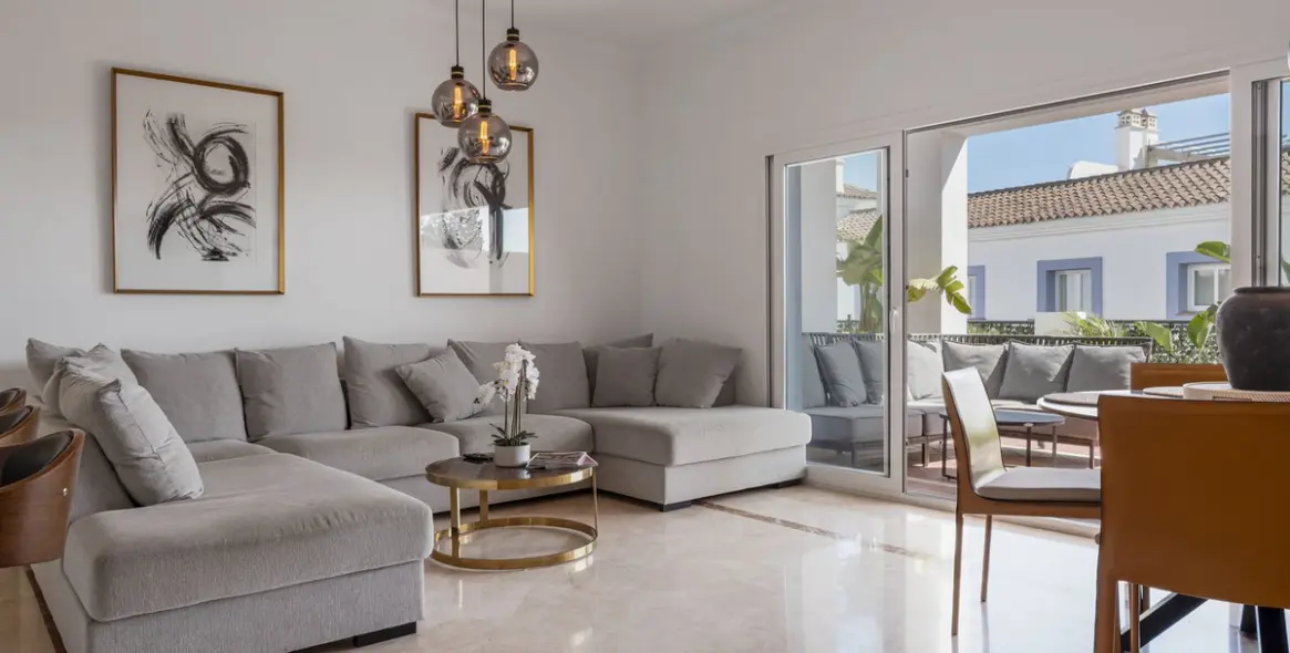 Sale of ground floor apartment in Benahavís 6