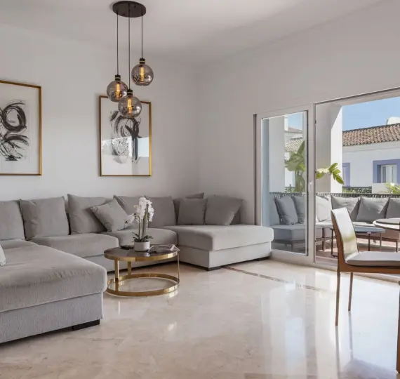 Sale of ground floor apartment in Benahavís