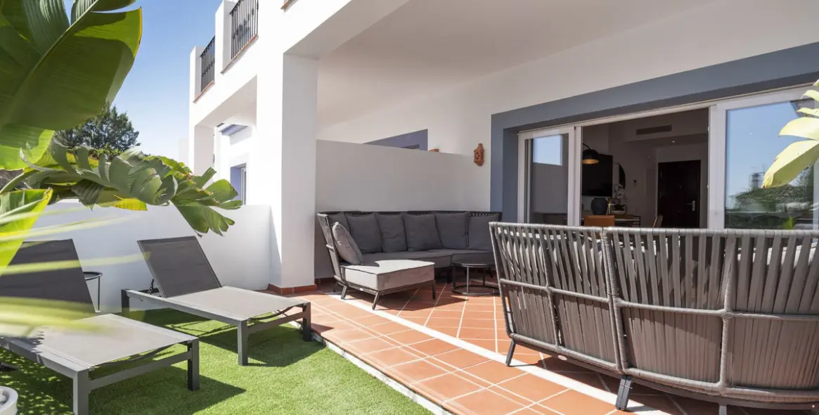 Sale of ground floor apartment in Benahavís 10