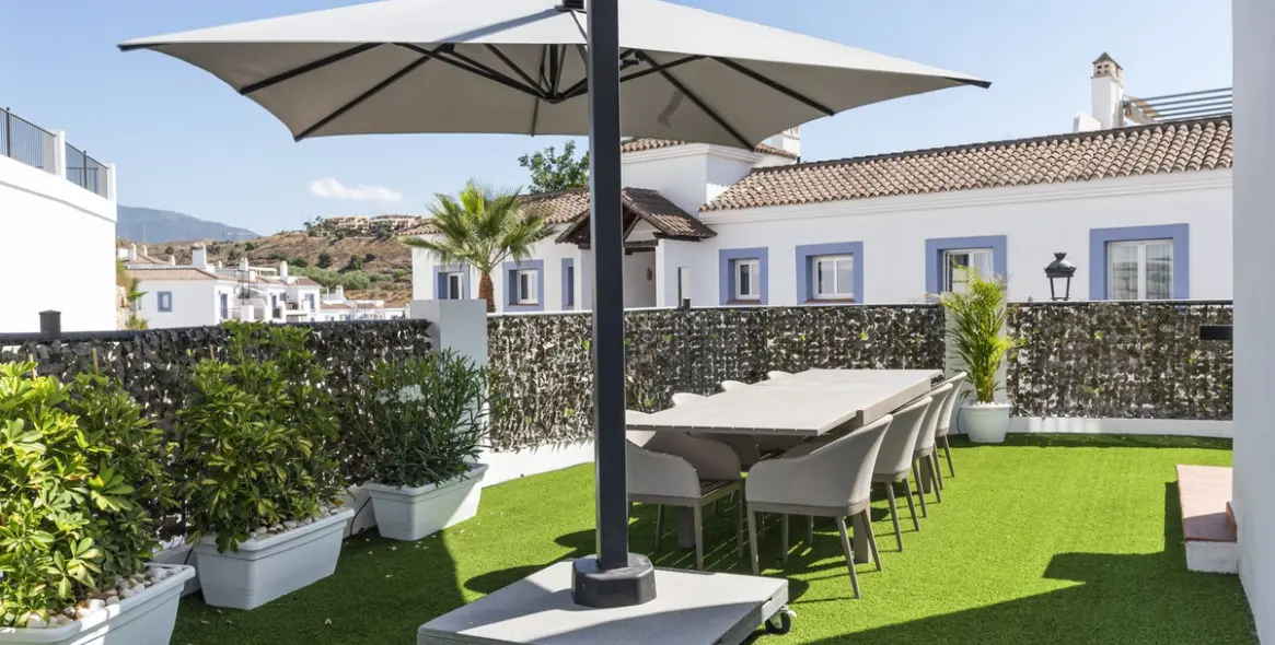 Sale of ground floor apartment in Benahavís 12