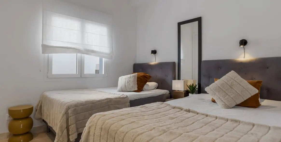 Sale of ground floor apartment in Benahavís 16