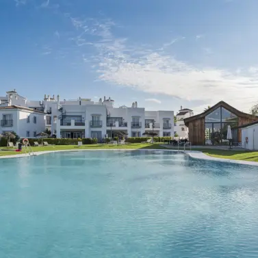 Sale of ground floor apartment in Benahavís