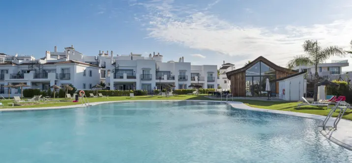 Sale of ground floor apartment in Benahavís 0