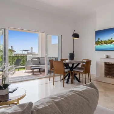 Sale of ground floor apartment in Benahavís