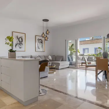 Sale of ground floor apartment in Benahavís